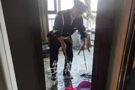 合肥一出租房内突发火灾 男主播睡觉被熏醒后报警图片