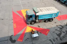 大货车右转安全盲区难题如何破解？图片