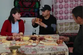 万人说新疆丨充满艺术韵味的木制餐具图片