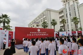 中央民族大学附属中学三亚学校揭牌 初高中总规模控制在2500人左右图片