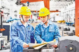 60后师父对90后徒弟的言传身教——干一行爱一行 专一行精一行图片