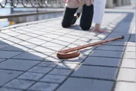 一起身头晕脚麻……神经内科专家：站起要缓慢，防止摔倒图片