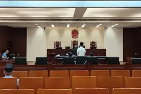 客户想背着老婆偷偷买房，房产中介帮办假户口本和离婚证，判刑图片