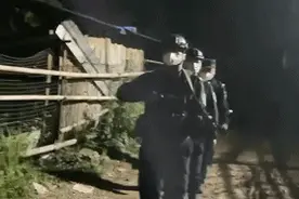 战疫情•守边疆丨瑞丽警方：武装巡逻防控 震慑违法犯罪图片