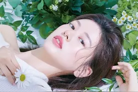 韩国女艺人郑素敏拍护肤品牌宣传照图片