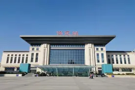 因疫情防控需要，河北保定火车站东广场进、出站通道关闭图片