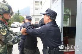 宁陕看守所联合驻地武警开展防脱逃演练图片