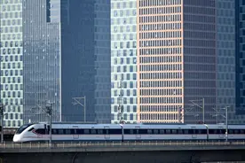 “码”上乘车 城际铁路“公交化”便民新举措图片