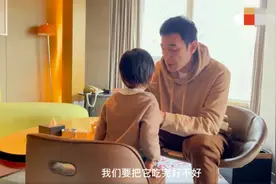 演员李光洁晒喂娃吃饭 笑称光盘行动要从小培养图片