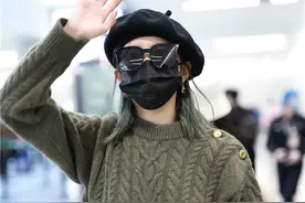 孟美岐插足风波后首现身 状态不错获粉丝送信打气图片