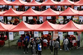 银行笔试再次“难”上热搜，网友被虐感叹“考了一本百科全书”图片