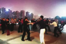 反广场舞“神器”真能慌了大妈的步伐？图片