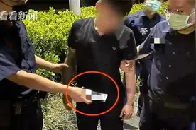 台湾一男子用假钞加油，见到警察心虚逃逸……结果翻车了图片