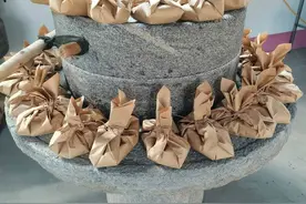 水牛踩蛙（王连清）图片
