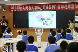 “AI教师”进课堂，梅丽小学“人机共教”让课堂科技感十足图片