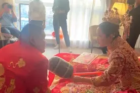 大连一当过7次伴娘的新娘主持自己婚礼，当事人：我只是嗓门大，不是凶图片
