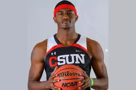 热火发展联盟球队签下罗恩-阿泰斯特三世图片