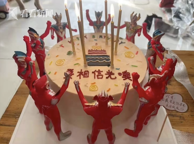 奥特曼蛋糕图片2017（姐姐给弟弟定了款蛋糕）