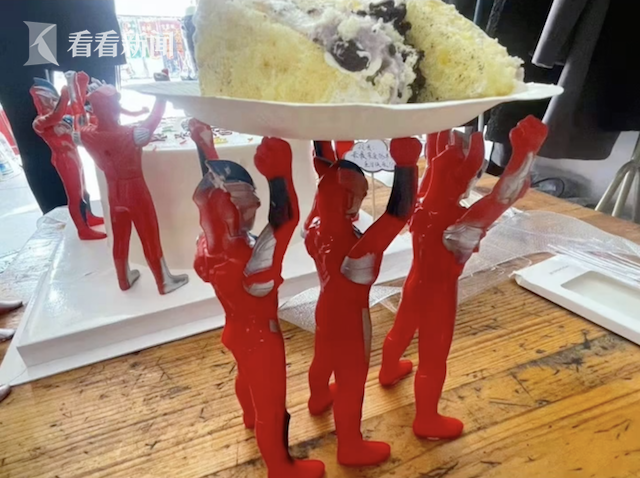 “要相信光哦”！姐姐给弟弟定了款蛋糕，网友：奥特曼团建来了……