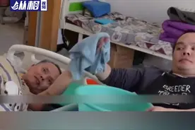 瘫痪儿子照顾瘫痪父亲：“我想拼一下站起来，这个家需要我撑起来。”视频封面