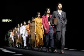 深圳时装周丨2022春夏的INSUN恩裳走近敏锐而充满见解的女作家们图片