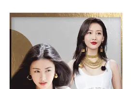 朱珠晒全家福，她的金耳环好抢镜图片
