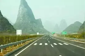 高速公路上也有“斑马线”？干啥用的？图片