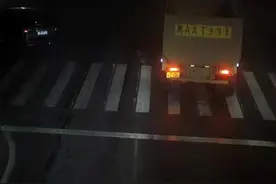 曝光｜深夜随意闯红灯？15台“疯狂”大货车被抓拍处罚图片