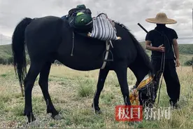 为圆儿时武侠梦，湖南小伙花万元买马千里走单骑图片