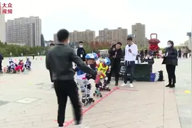 视频｜全民健身强体魄 轮滑场上燃激情图片
