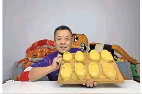 “拍”出人生老来乐，“结巴老爹”的“网红”晚年图片