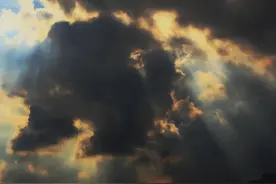 冰清和你聊聊天：秋阴不散霜飞晚，浓云相伴听雨声视频封面