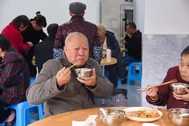 江津西关社区“幸福食堂”让老年生活添“滋味”图片