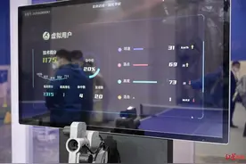 机器人陪你打乒乓！智能乒乓训练机器人体服会上受追捧图片