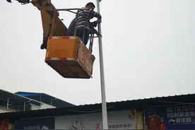 泸州龙马潭：乡村路灯亮了，也照“靓”了村民的心情图片