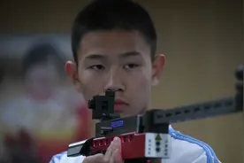 我爱体育课|瞄准，射击！看这所学校是怎么给孩子减压的视频封面