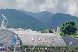 太疯狂！又现“拿命拍照”图片