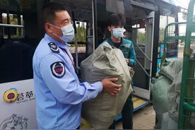 乐跑现场｜1天配送500多件！德州试行“交邮快合作”：公交专线送 收件不出村图片