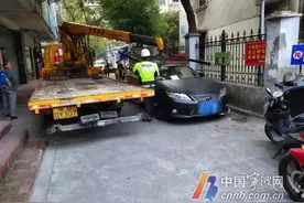 私家车违停引发一连串“麻烦”，宁波这个小区的居民怒了图片