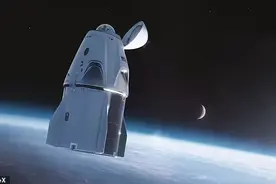 SpaceX“龙”飞船厕所故障尿液泄漏，太空游空中报警图片