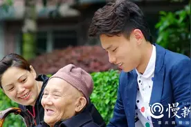 暖新闻 |“别样”祖孙情！他们不忍心老人孤单，15年前接到家里从此成为一家人图片