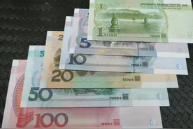 很多人都在问，99版的纸币现在市场上不多见，它们增值了多少图片