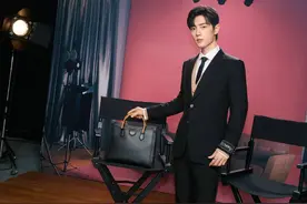 娱乐圈“塌房年”，肖战成带货猛男，千元话剧票炒到3.5万图片