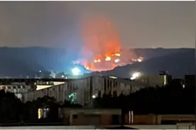 台媒：台军炮击训练引起山林大火，当地紧急扑救6小时图片