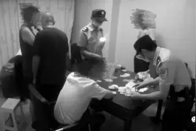 4个好友饭后为谁买单起争执，有人想了一招，结果被一锅端图片