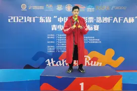横琴12岁少年获得三项游泳金牌图片