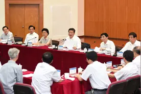 天天学习丨国将兴，必贵师而重傅图片
