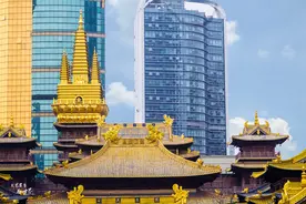 价值28亿的寺庙，竟然位于上海市中心，1700年历史，香火很旺盛图片