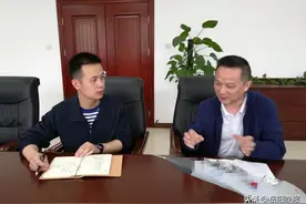 致敬人民英雄——访《逐梦海天——记人民英雄张超》作者刘子华图片
