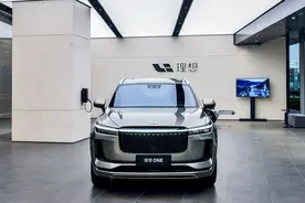 理想one豪华升级航空座椅，打造头等舱享受图片